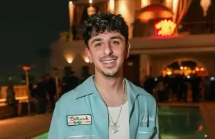 FaZe Rug posing for a picture (Image via Insatgram/@fazerug)