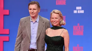 Liam Neeson dating with Pamela Anderson (Image via Getty)