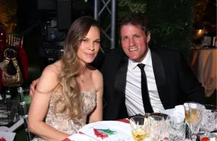 Hilary Swank & Philip Schneider (Image via Getty)