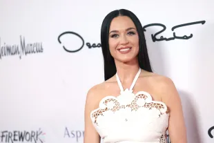 Katy Perry at the 35th Annual Colleagues Spring Luncheon & Oscar de la Renta Fashion Show (Image via Getty)