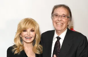BEVERLY HILLS, CALIFORNIA - NOVEMBER 28:  Loni Anderson, Bob Flick attend Stars From "It's A Wonderful Lifetime" Honor Blue Star Families Military Spouses, Who Will Receive The Gift Of A Lifetime at The Maybourne Beverly Hills on November 28, 2023 in Beverly Hills, California. (Photo by Frazer Harrison/Getty Images)