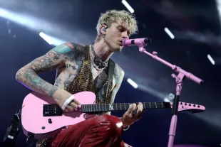  Machine Gun Kelly  performs at The Greek Theatre on October 15, 2021 in Los Angeles, California. (Photo by Jerritt Clark/Getty Images for Interscope Records)